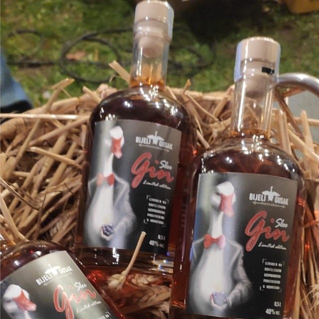 Sloe gin  thumbnail 2